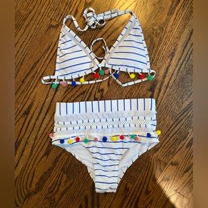 Women’s bikini 👙 size small, high waisted bottoms and removable pads -like new